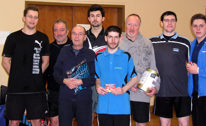 Sieger des Weihnachtdoppelturniers 2012 (vlnr: Christian, Rainer, Peter, Nicolas, Stefan, Horst, Dschäi-Pi, Dominik)